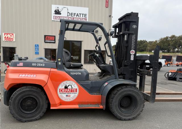 Used Equipment Sales 15500  Straight Mast Forklift, Pneumatic in Ukiah CA