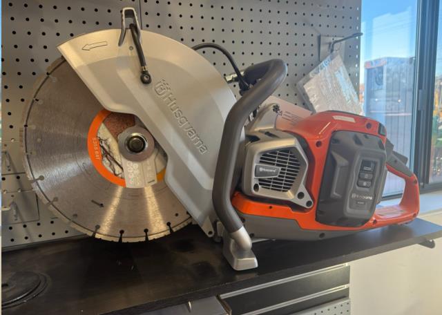 Rental store for 14  Cut-off Saw  Battery Powered in Ukiah CA